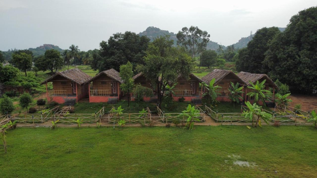 Waterfall Guesthouse Hampi Buitenkant foto