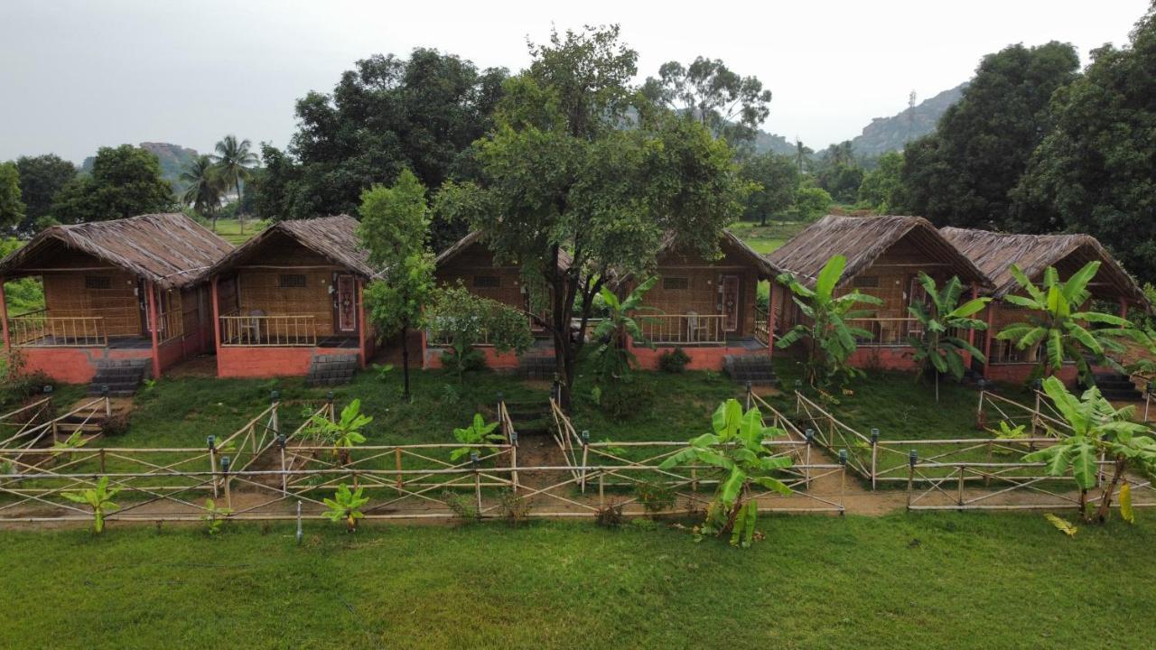 Waterfall Guesthouse Hampi Buitenkant foto