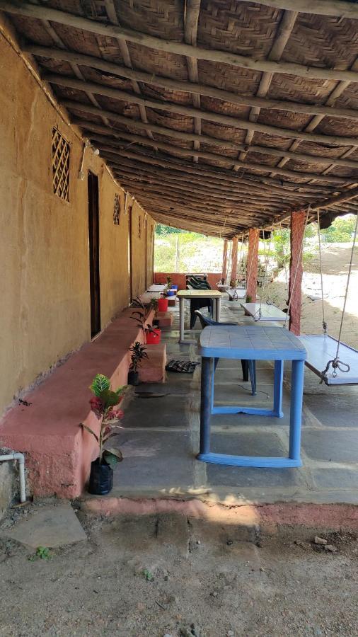 Waterfall Guesthouse Hampi Buitenkant foto