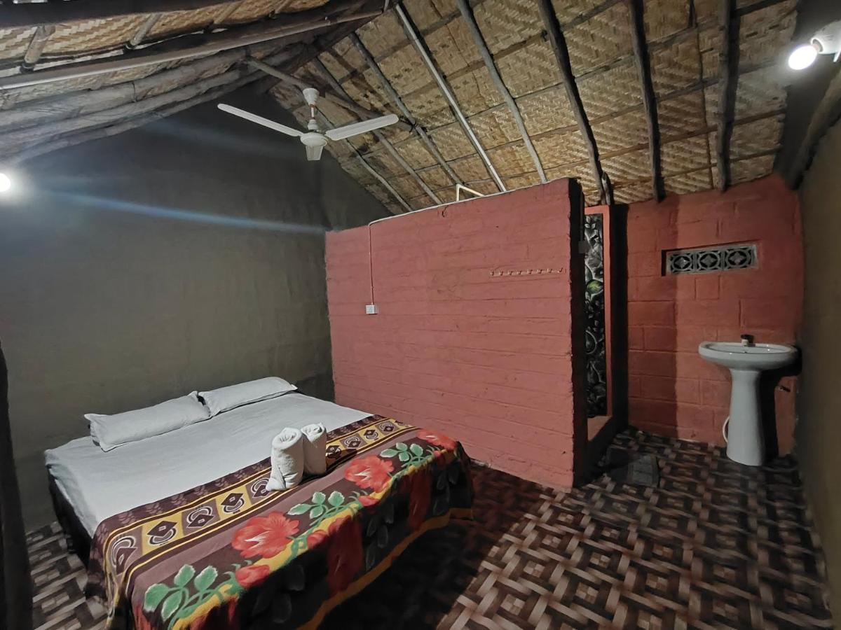 Waterfall Guesthouse Hampi Buitenkant foto