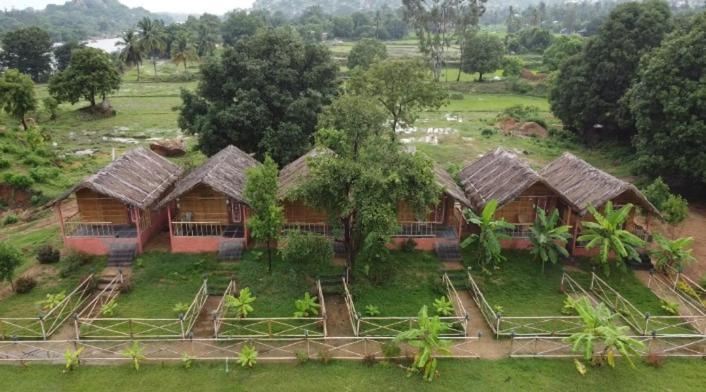 Waterfall Guesthouse Hampi Buitenkant foto