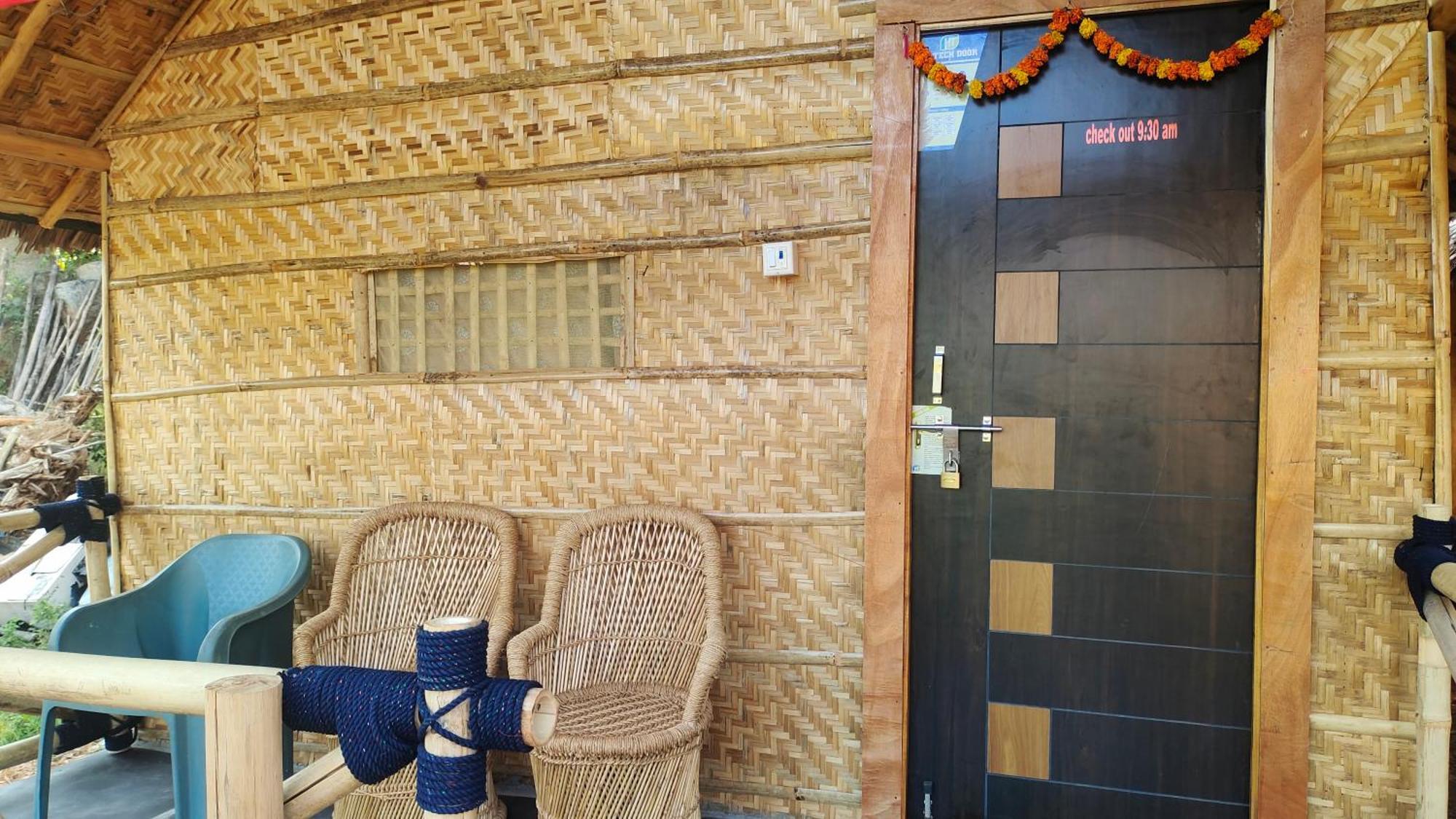 Waterfall Guesthouse Hampi Buitenkant foto